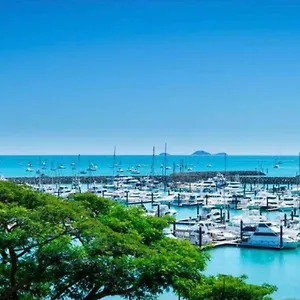 Shingley Poolside Retreat Apartment Airlie Beach
